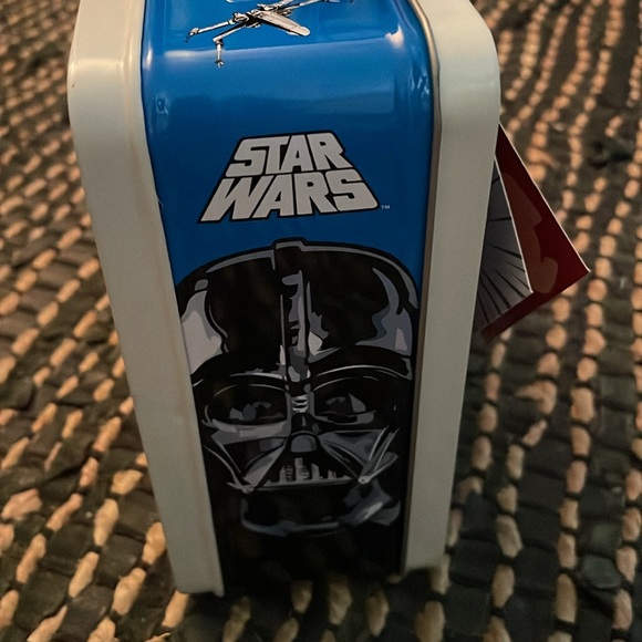 William-Sonoma metal Star Wars lunchbox with sandwich cutters - Picture 7 of 8